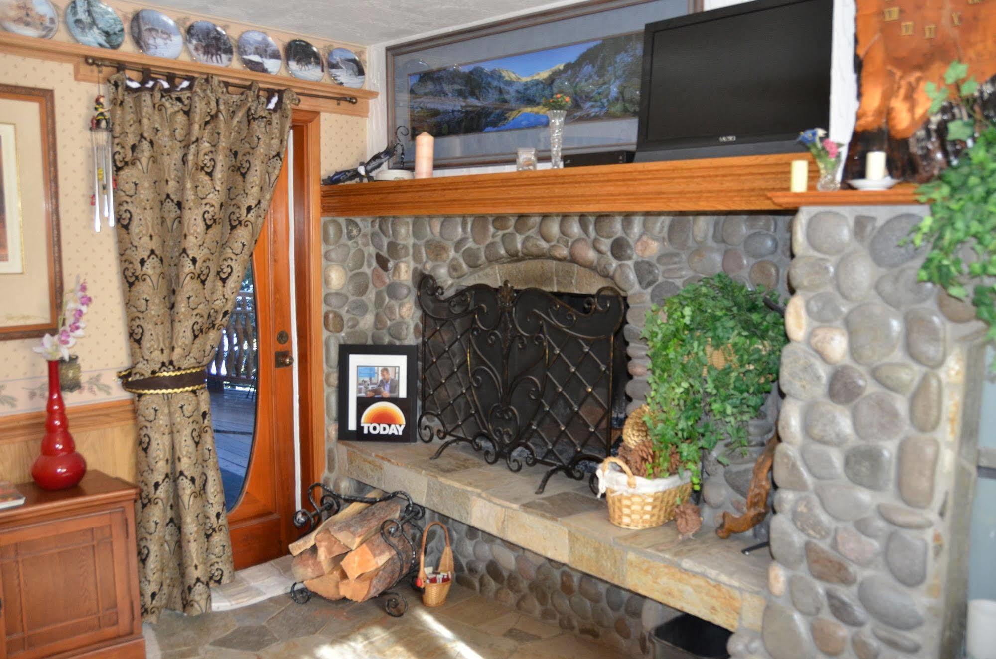 Where Eagles Fly Bed & Breakfast Elk Point エクステリア 写真